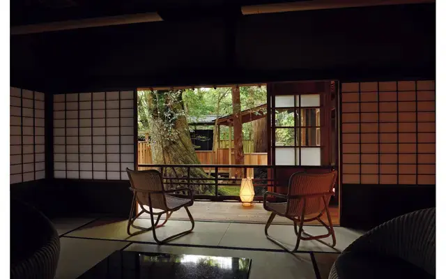 100年以上たった主室は静かでゆったりとした時間が流れる