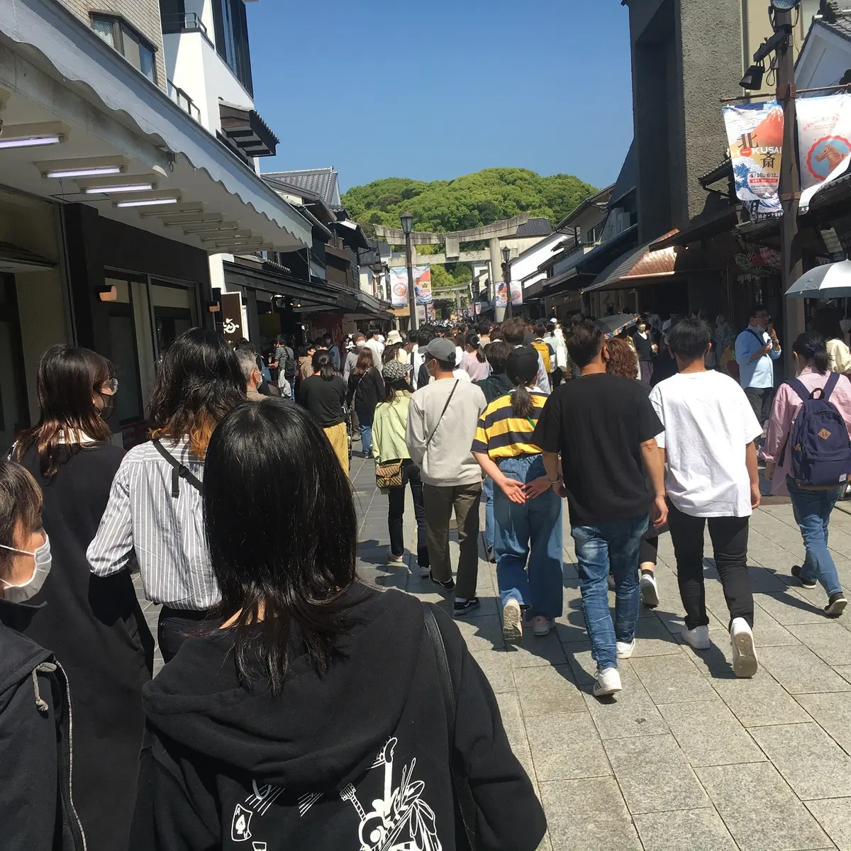 にぎわう太宰府の参道