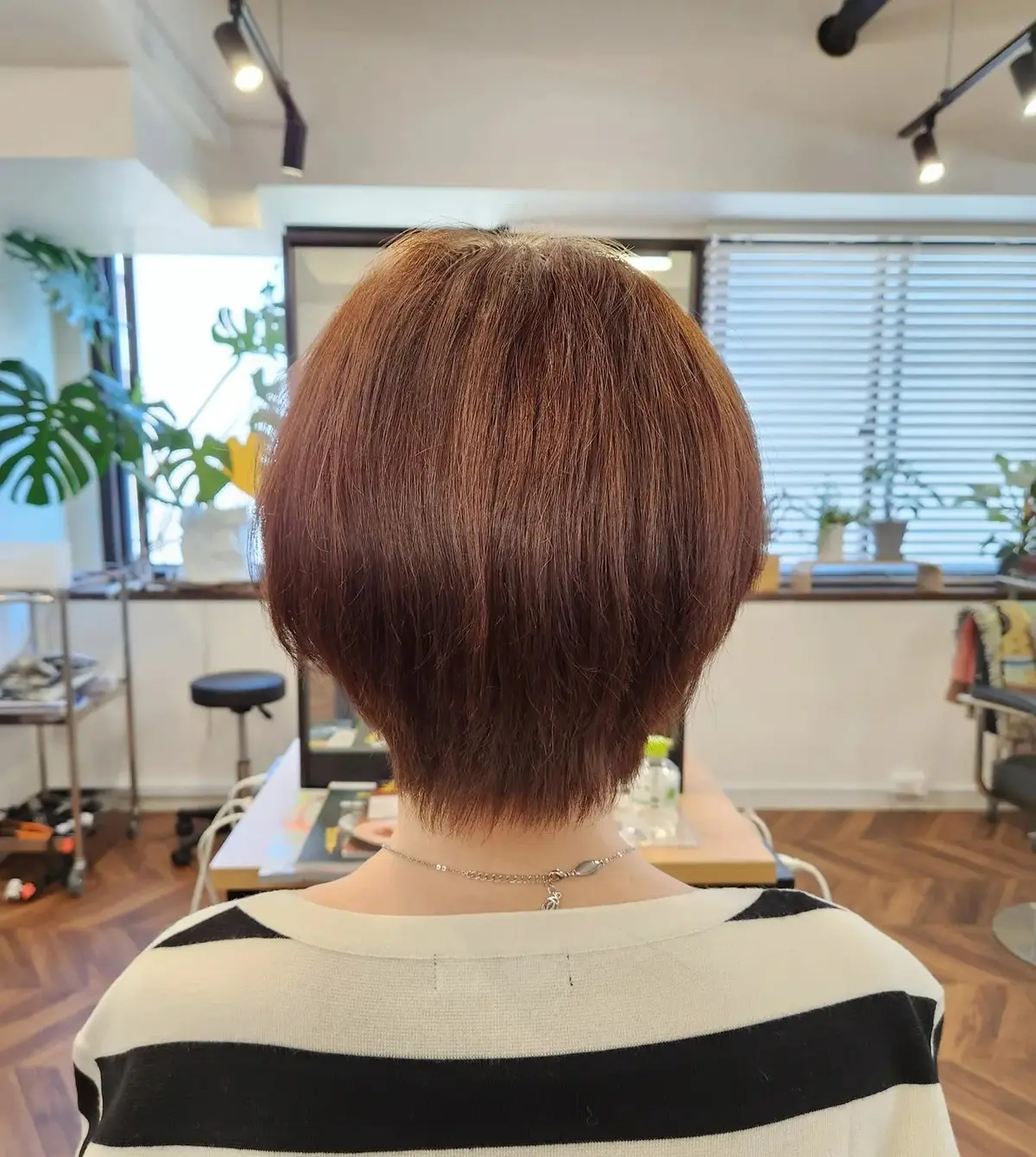 レザーカットで軽やか春ショート