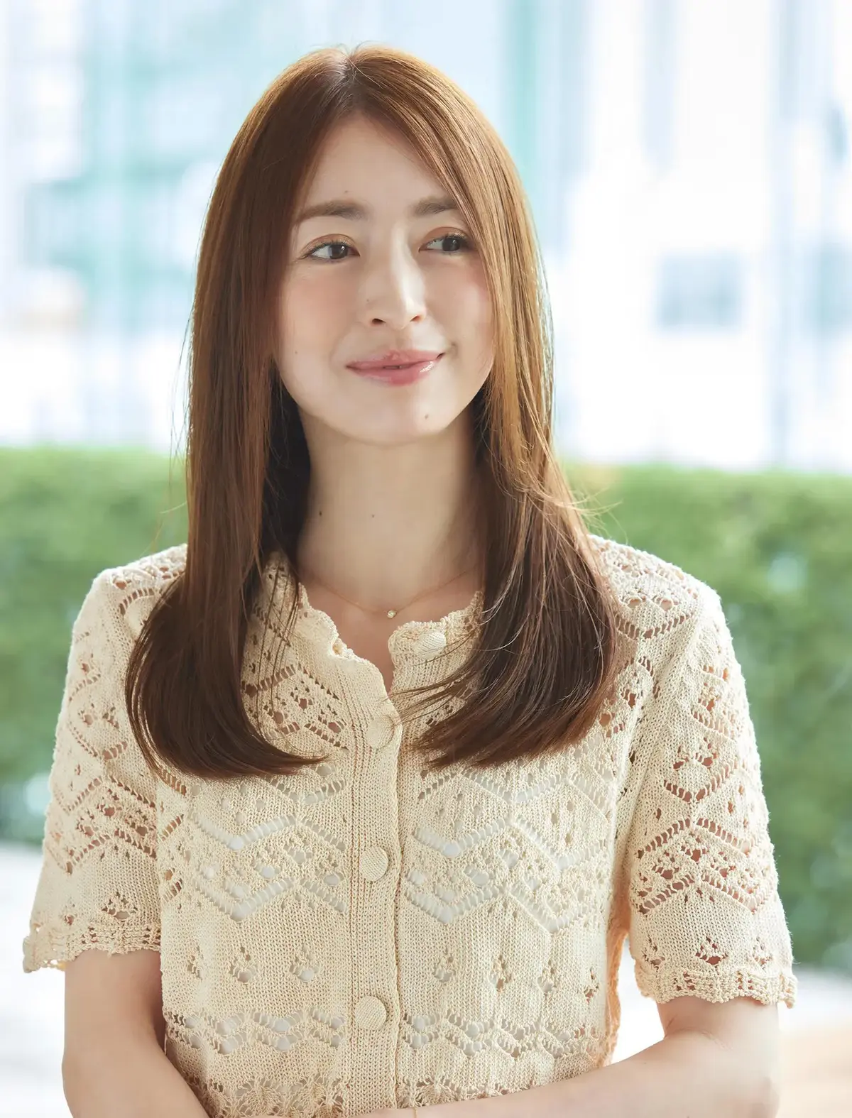 極細のハイライトカラーを味方につけてロングの白髪をおしゃれにカバー！