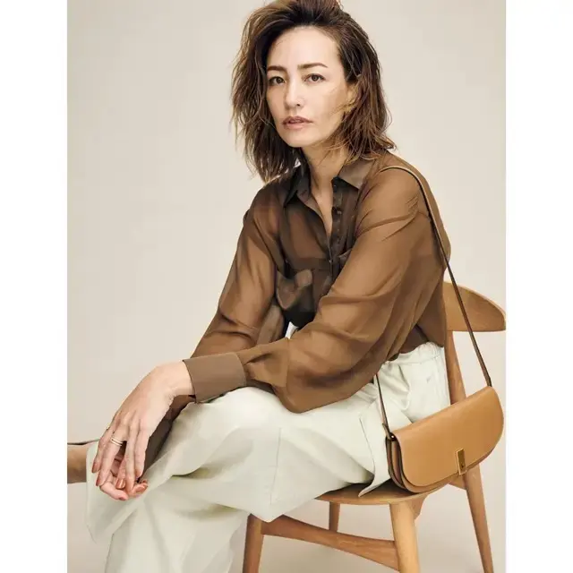 50代の秋は「ブラウン」一択！ぐっと女らしい着こなしに