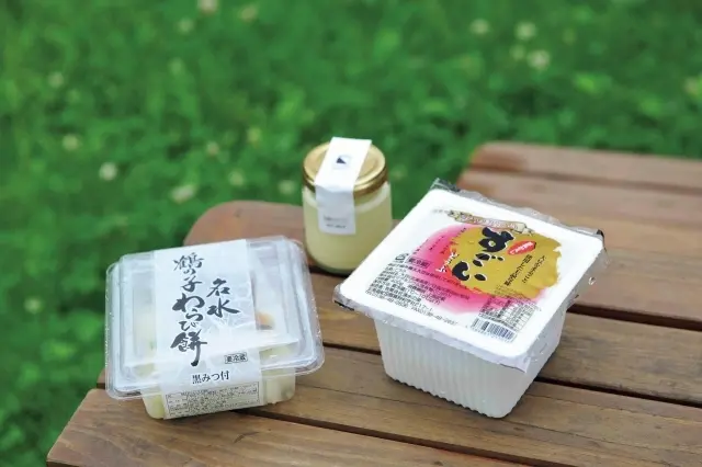 「すごい豆腐」￥604。「名水 鶴の子わらび餅」￥518