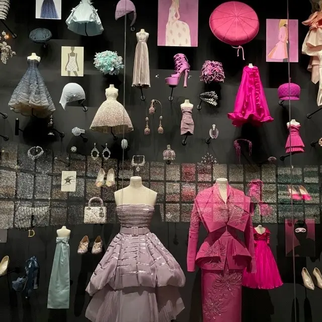 「クリスチャン・ディオール、夢のクチュリエ」展の展示