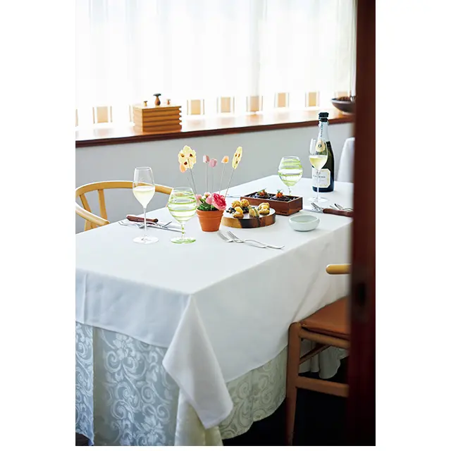 個室は最大8名まで。チャ ージは予約時に確認を