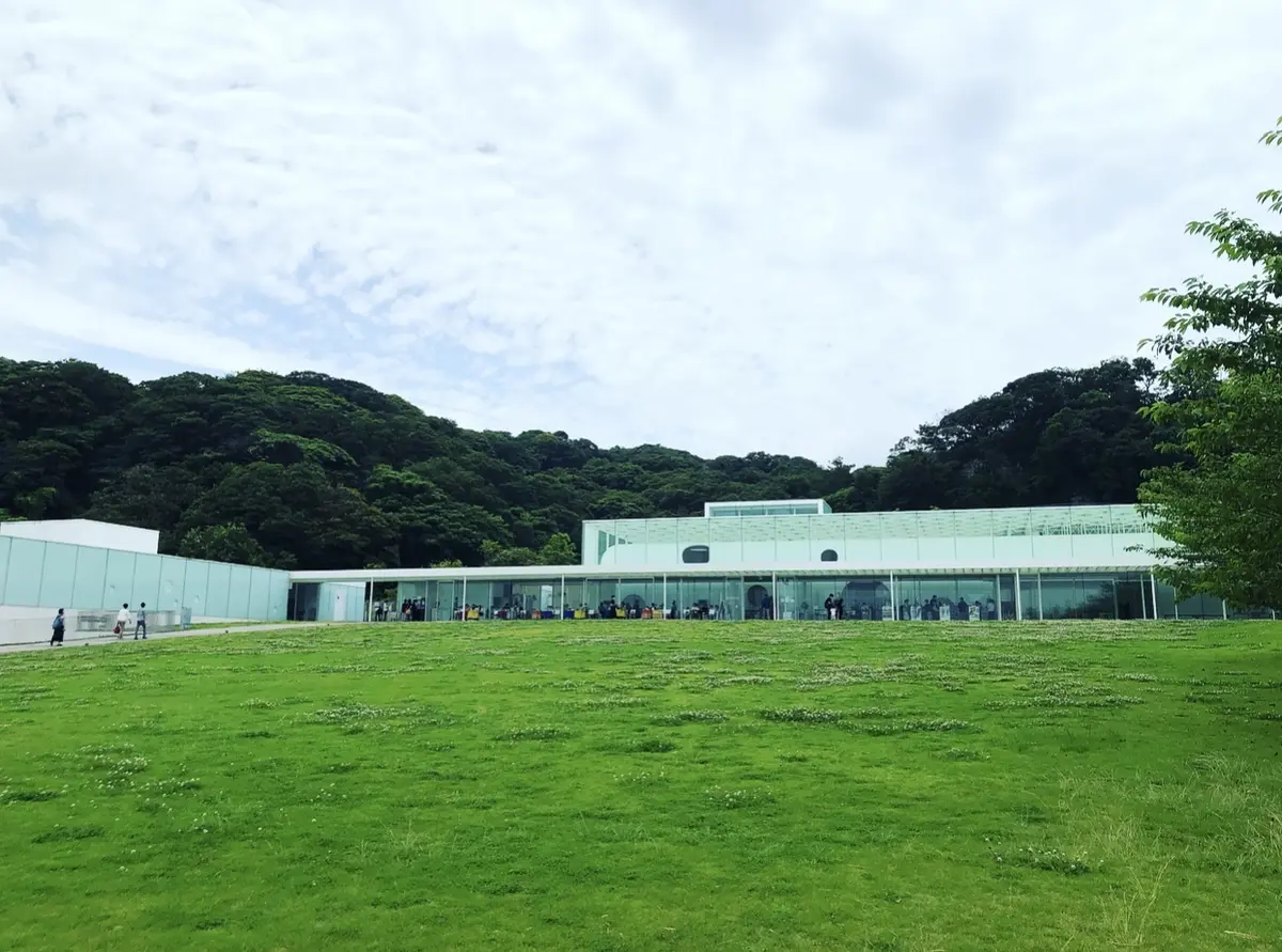 刺繍トップスで、横須賀美術館「糸の世界」の画像_2