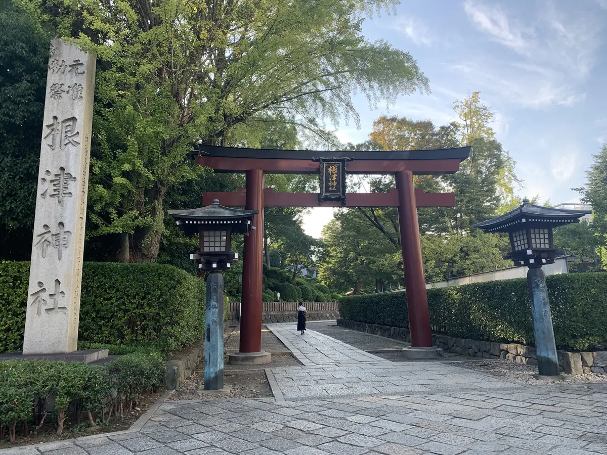 根津神社入り口