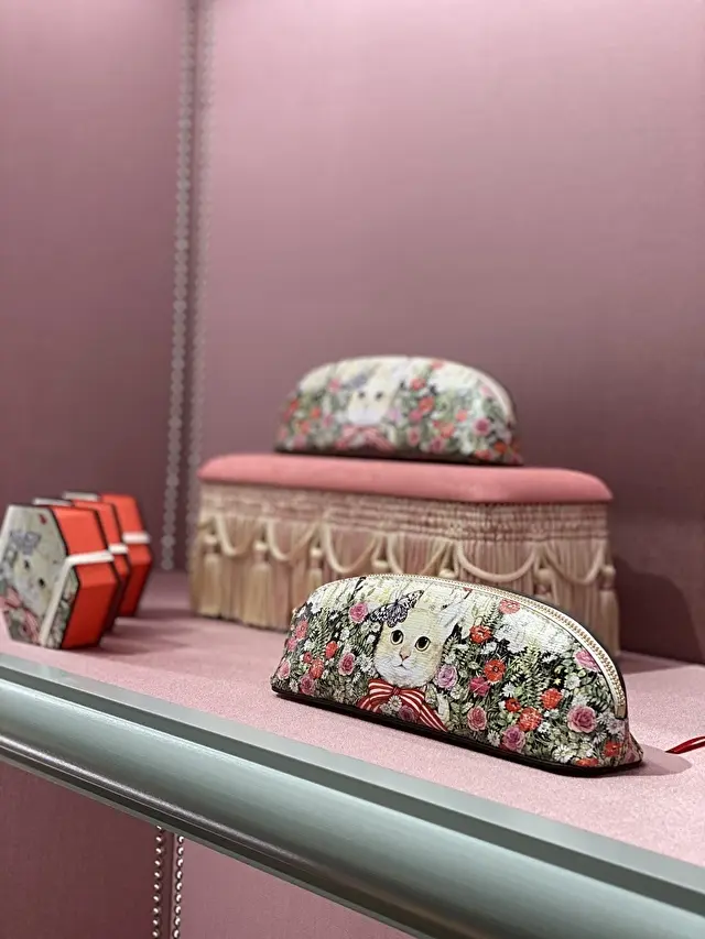 アーティスト　ヒグチユウコさんとのコラボ商品も！