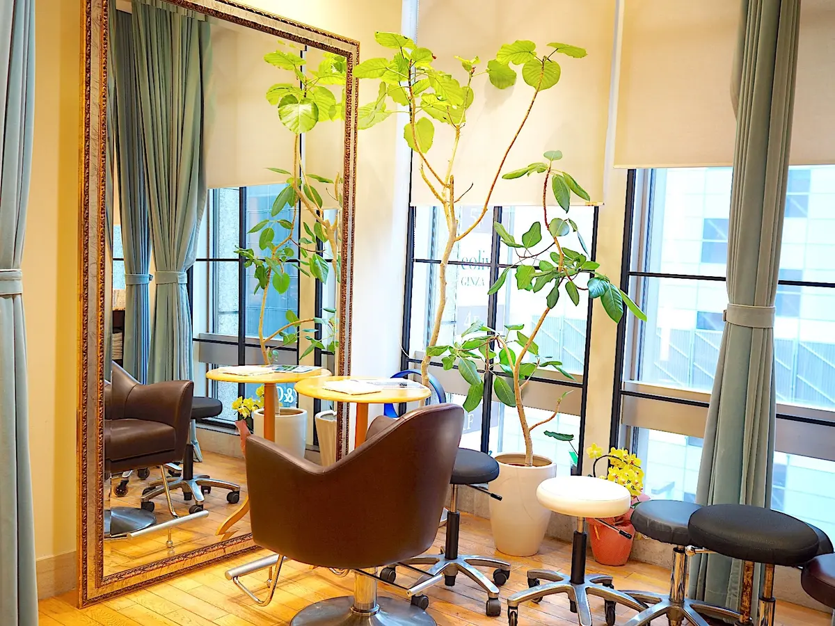 前髪あり大人のミディアム春ヘアの画像_2