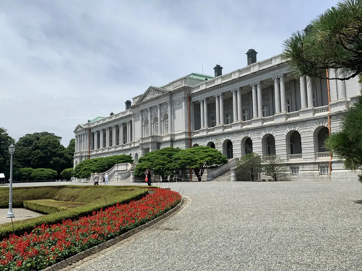 迎賓館本館前の花壇