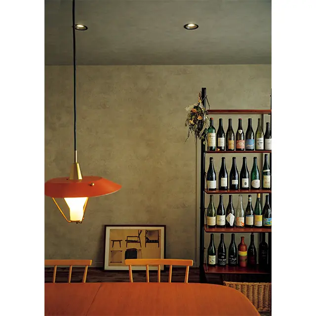 カウンターのほか、2階にはテーブル席も