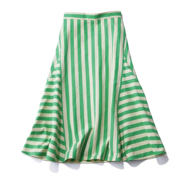 スカート￥42,900／アペリア（ラシュモン）