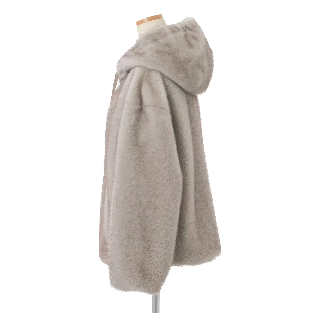 アウターも小物も、より軽やかに、華やかにの画像_11