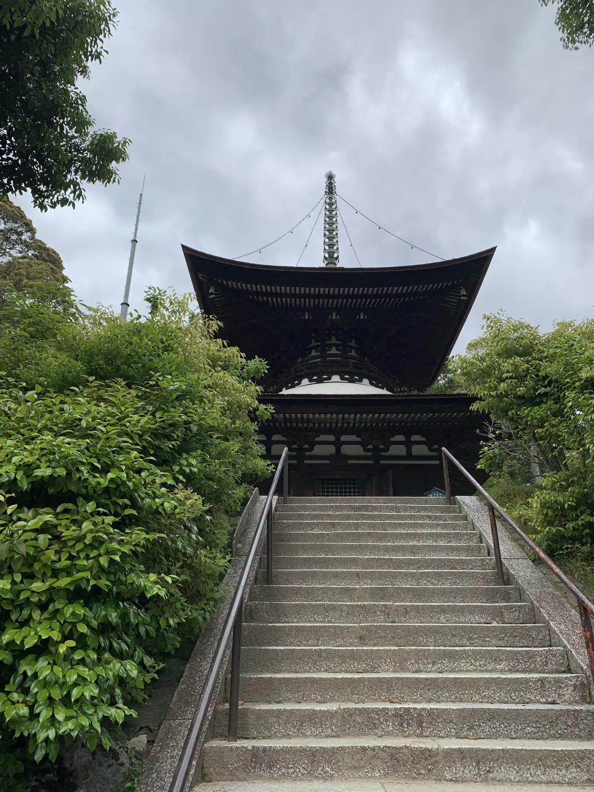 石山寺の頂上に位置する多宝塔