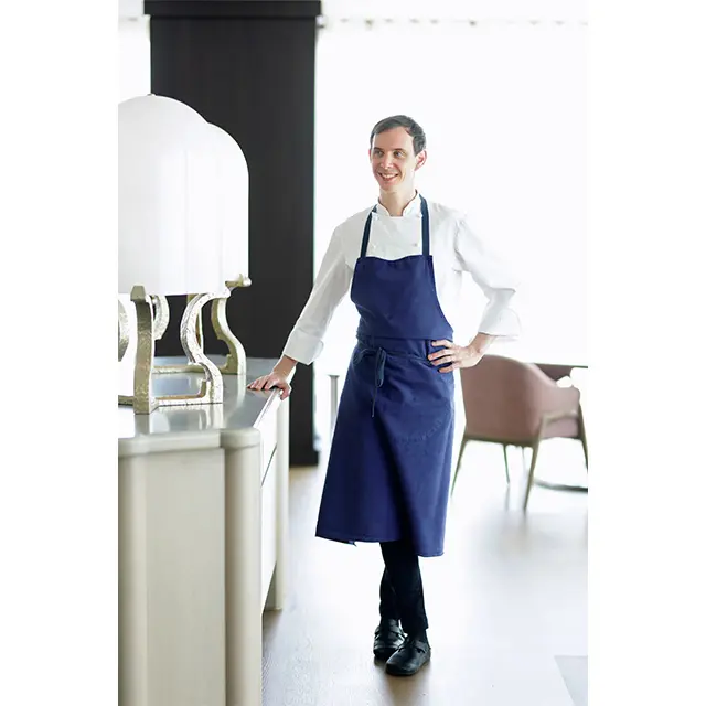 ダニエル・カルバート総料理長。イギリスで生まれ、パリ、ニューヨーク、香港とキャリアを積んで日本へ。店名は、シェフの祖父母が持っていた別荘があった、フランス・シャンパーニュ地方の村の名前。