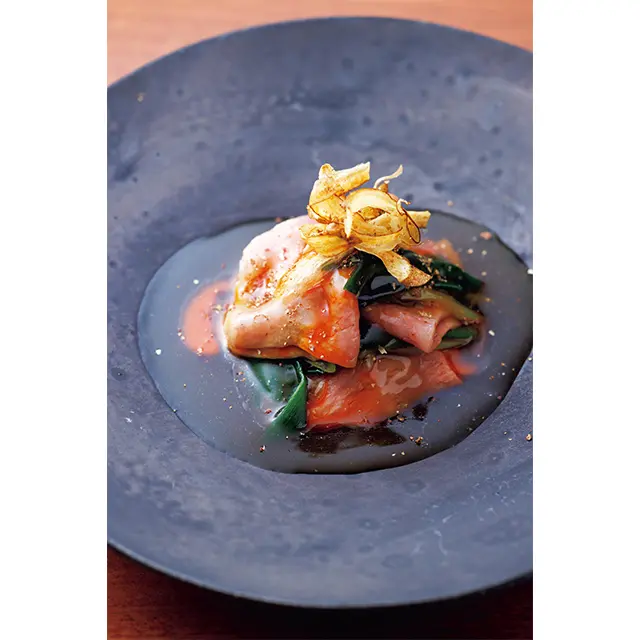 ごぼうチップと卵黄と味わう「和牛ロースしゃぶ九条ねぎあんかけ」