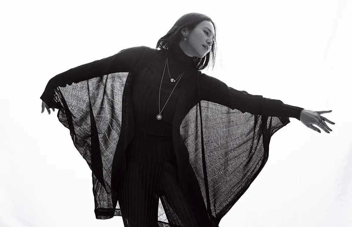 黒は私のラッキーカラー。 一年中大好きな色ですが、 涼感漂う夏の黒には 特に心惹かれます