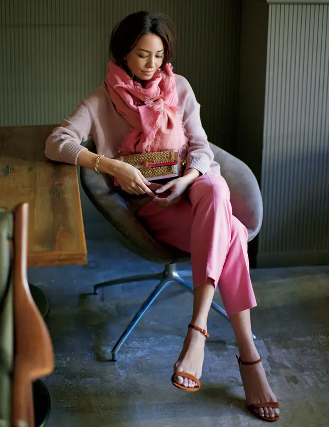 ロンハーマンのピンクのパンツを主役にしたコーデ