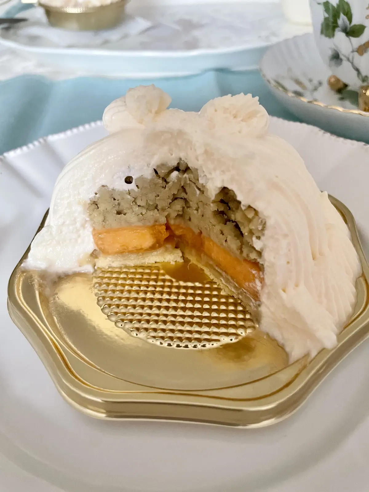 東京会舘本舘、スイーツ&ギフト、SWEETS & GIFT、夏限定商品、季節限定商品、期間限定スイーツ、和栗、メロン、ルージュメロン、北海道メロン、生クリーム、モンブラン、マロンシャンテリー、プレミアムマロンシャンテリー、東京会舘、TOKYO KAIKAN、東京会舘本舘、スイーツ&ギフト、SWEETS & GIFT、夏限定商品、季節限定商品、期間限定スイーツ、カカオフルーツ、夏テーブルコーデ、夏テーブルコーディネート、ミントグリーン、水色、ランチョンマット、金のフォーク、ティーカップ、コーヒーカップ