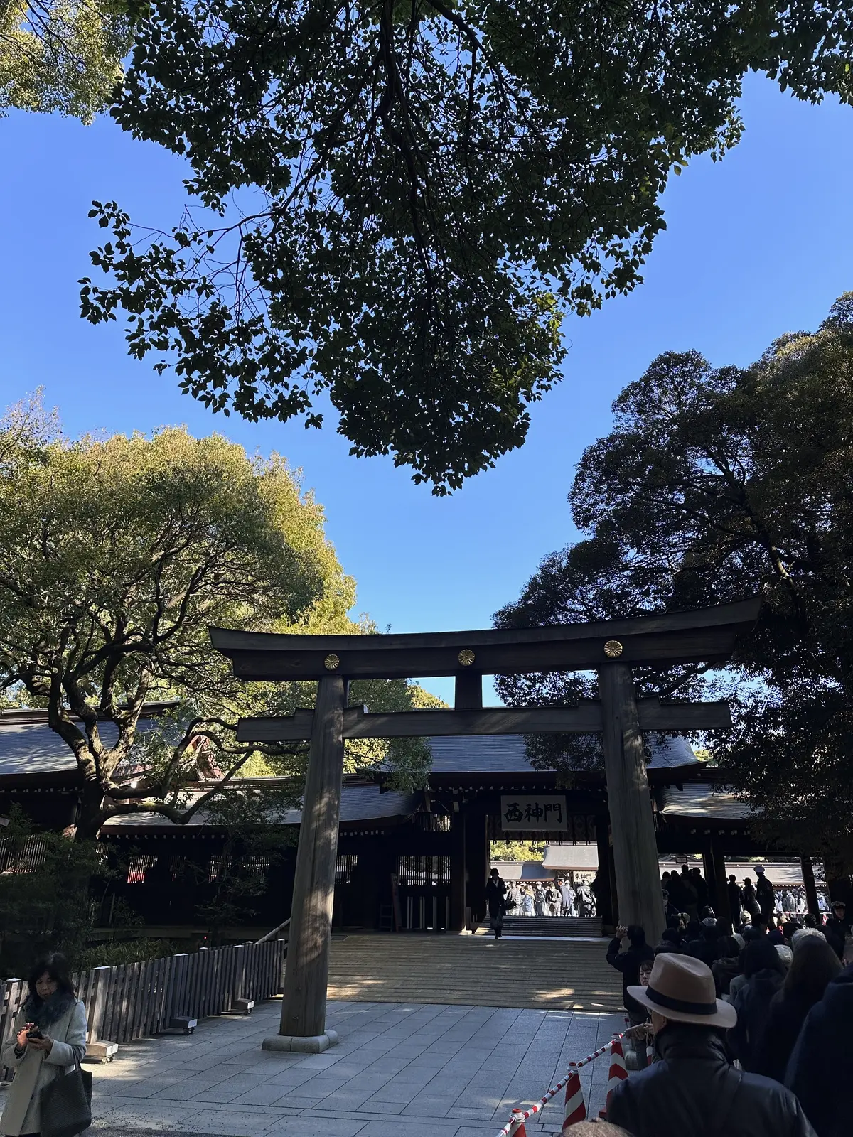 年末年始は、スニーカーコーデで参拝ついでの画像_6