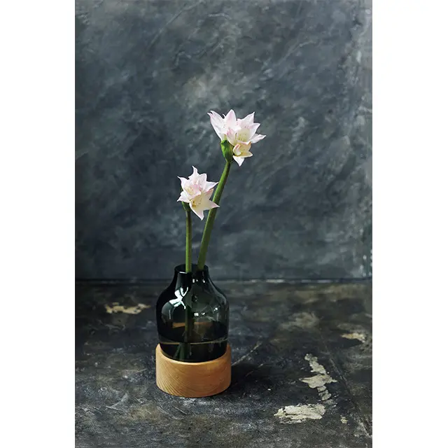 HIGH VASE（φ15.5×H30㎝）¥18,500 ／フリッツ・ハンセン青山本店