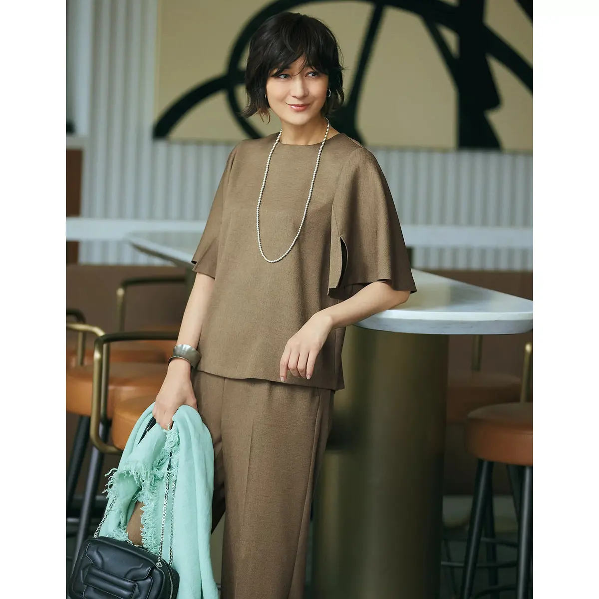 富岡佳子さんがまとう「E by éclaの画像_4