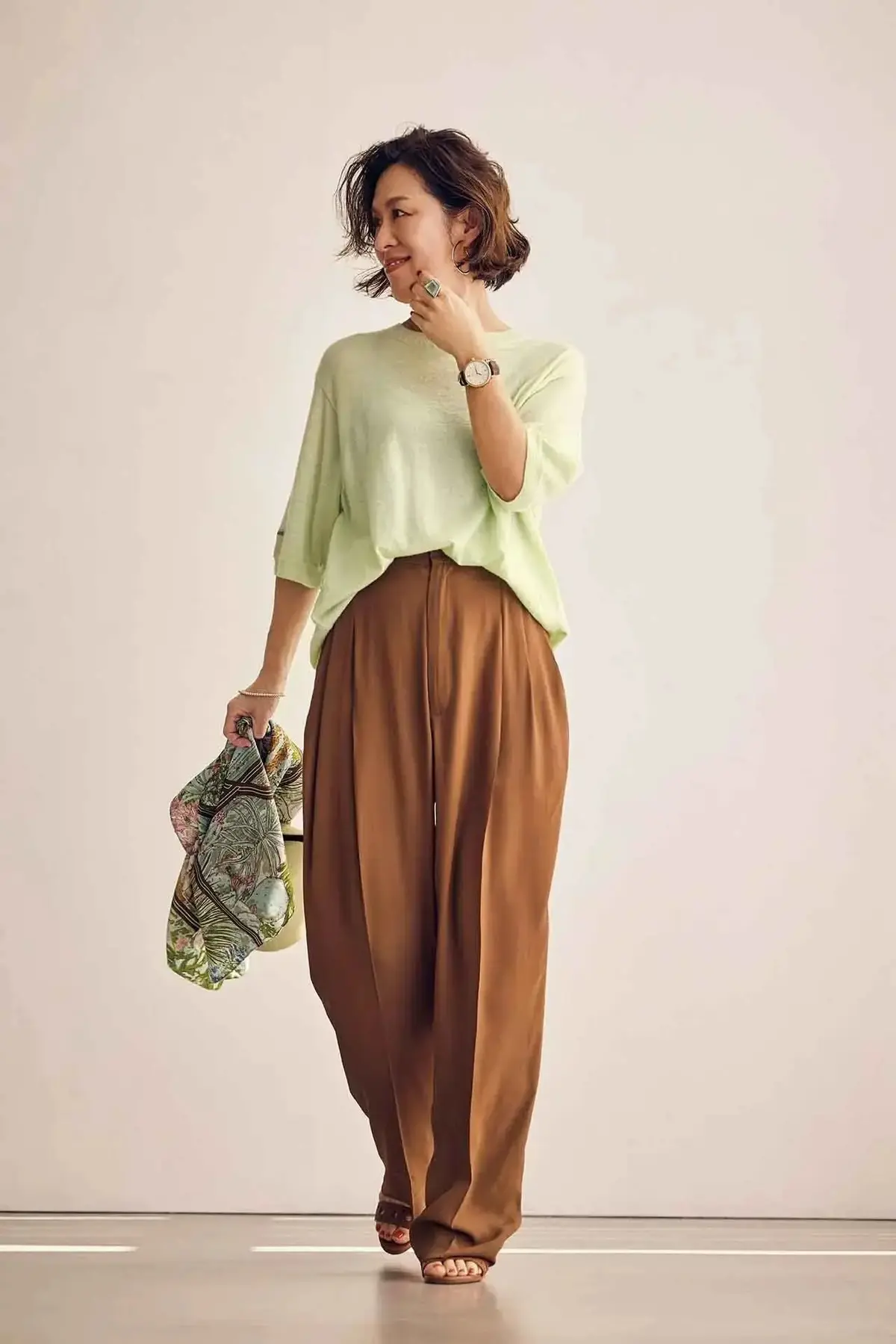 50代のおしゃれは「スカーフ」があればぐっと華やぐ！上品で洗練されたスカーフの着こなし8選