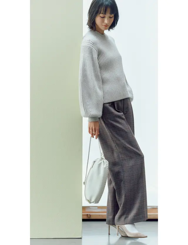 メンズライクなパンツコーデの黒田エイミ