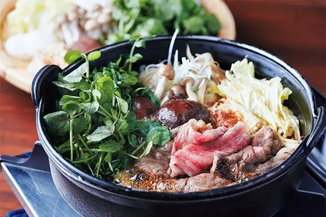 小林さん親子が堪能した、おおいた和牛とたっぷり野菜の「すき焼き