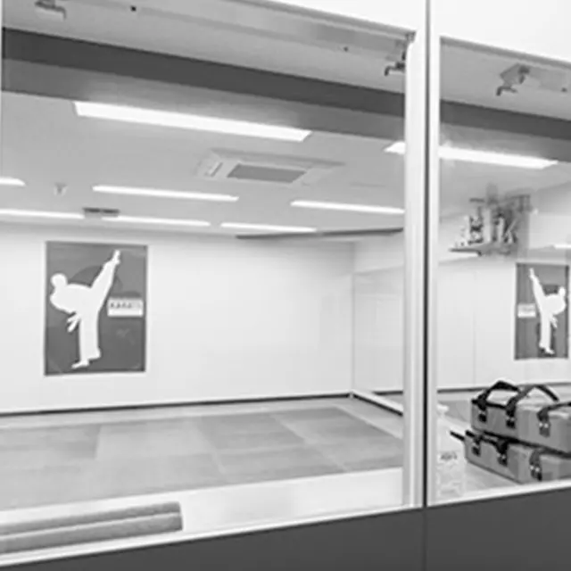 明るく清潔な稽古場