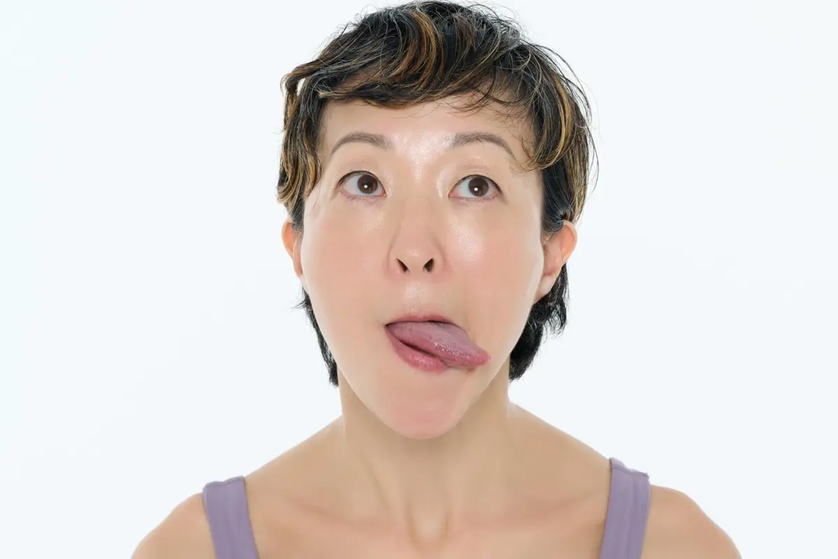 OurAge×Webエクラ 40代50代　顔ピラティス おでこにシワを寄せないように。あくまでも舌だけの力を使って動かす