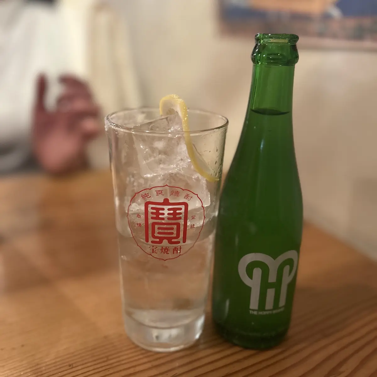 予約の出来ないもつ焼きの店。ファッションの画像_18