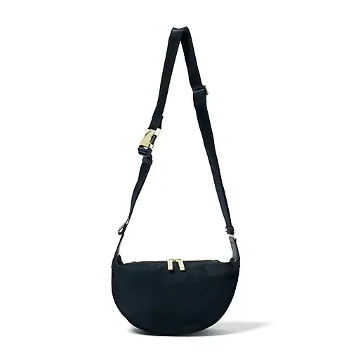 立体的シルエットで50代を美しく見せる「の画像_12