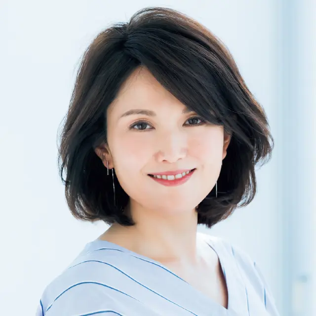 部分的に“ひし形”ラインを活用した優雅さのある引き上げボブスタイル