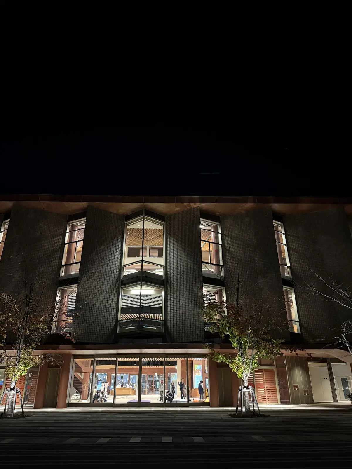 石川県　金沢市　金沢観光　石川県立図書館　図書館　金沢観光　金沢観光スポット　観光スポット　金沢神社　建築美　金澤神社　金沢神社　石浦神社　神社巡り　白蛇龍神　白蛇　