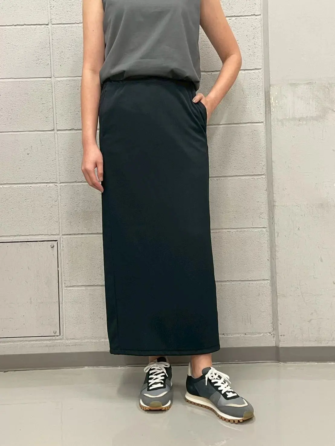 【残暑～秋・50代コーデ】黒ロングスカーの画像_9