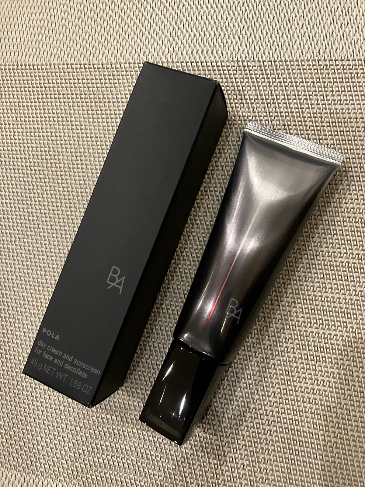 OLA   pola 日焼け止め　ライトセレクター　ツヤ肌　紫外線対策　UVクリーム　赤色光　