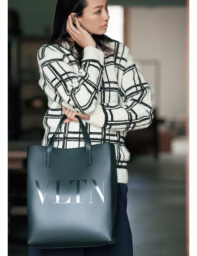 ヴァレンティノ ガラヴァーニのバッグ「VLTN」