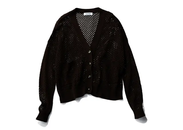 カーディガン￥29,700／インターリブ（サクラ）