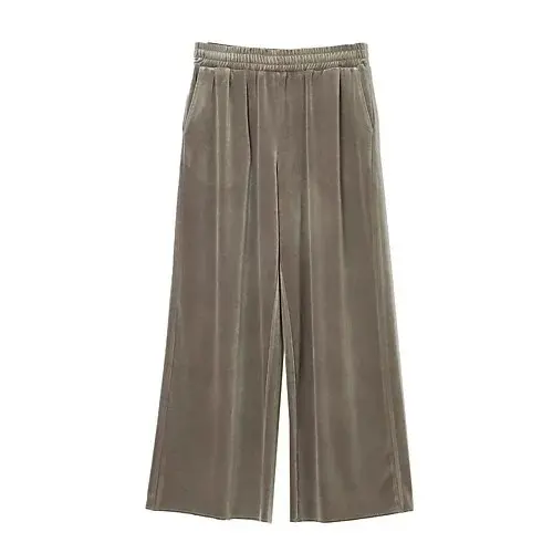 【50代 週末コーデ】ベロアパンツ×ホワの画像_3