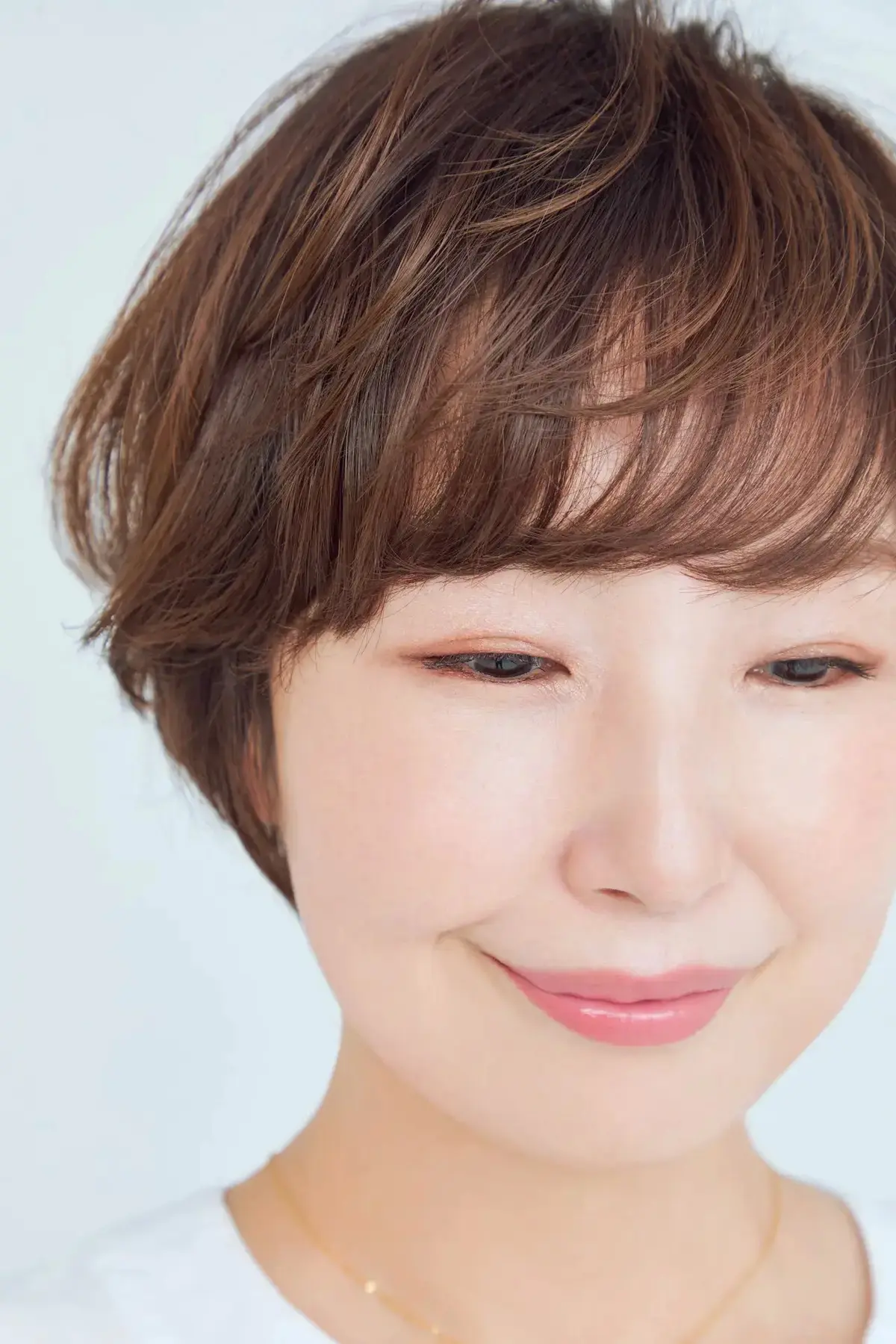 今どきの大人ショートに必要なボリュームは、縦ではなく「横」