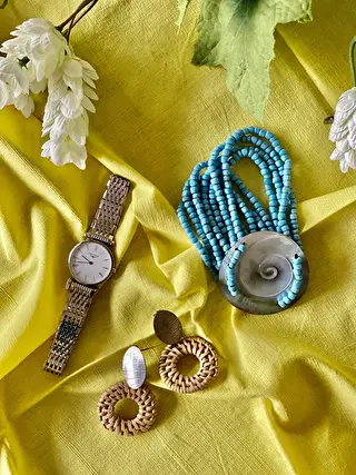 ピアス&ブレスレット：ノーブランド　腕時計: ロンジン