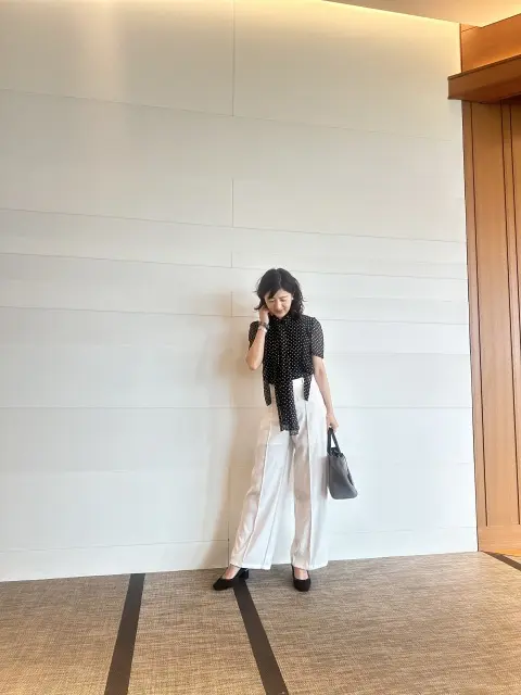 モノトーンドッツ×ホワイトパンツで、人気の画像_10