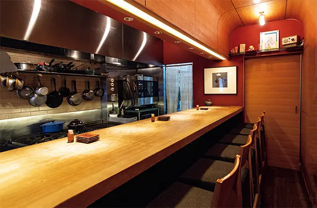 カウンター7席のみの店内