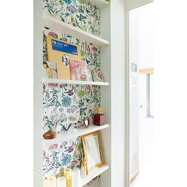 「ここに飾り棚が造れるよ」 という妹のアドバイスで、リフォーム後新たに造った飾り棚。