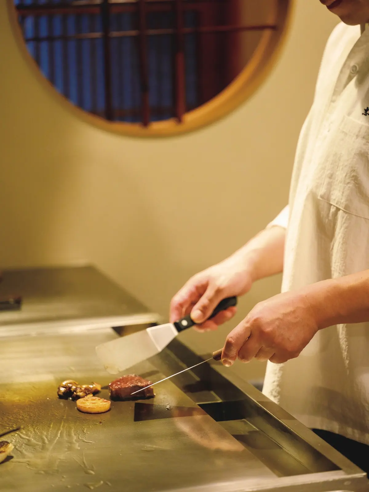 国内旅行　金沢　和食  志木葉　「浅田屋」グループのステーキハウス 「六角堂」仕込みの手さばき