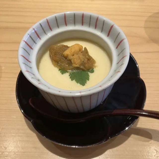 大人気寿司店の個室カウンターの画像_5