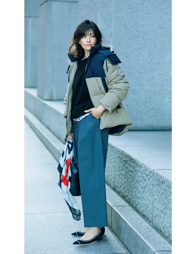 スウェットとダウンコートコーデのRINA