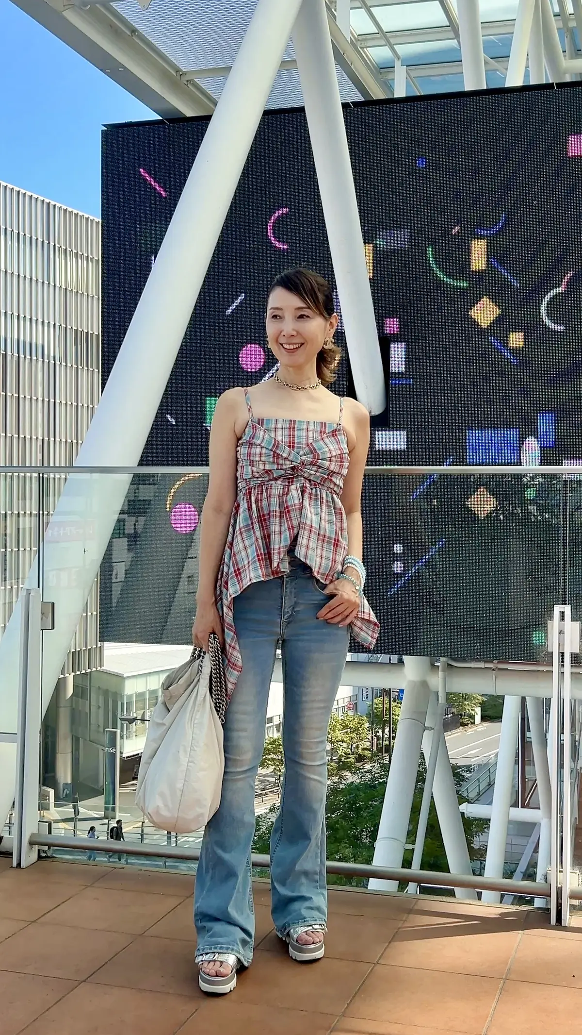 秋冬トレンドのチェック柄を主役にデニムでの画像_1