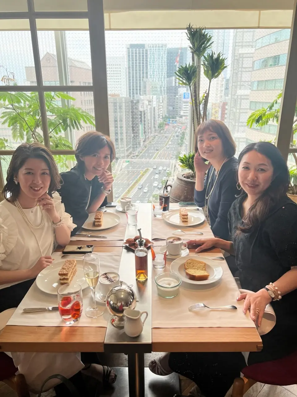 モノトーンコーデでJマダムランチ会❤︎の画像_3