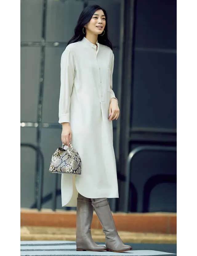 バンドカラーのプルオーバーワンピースとなじませ色のロングブーツコーデのゆうき